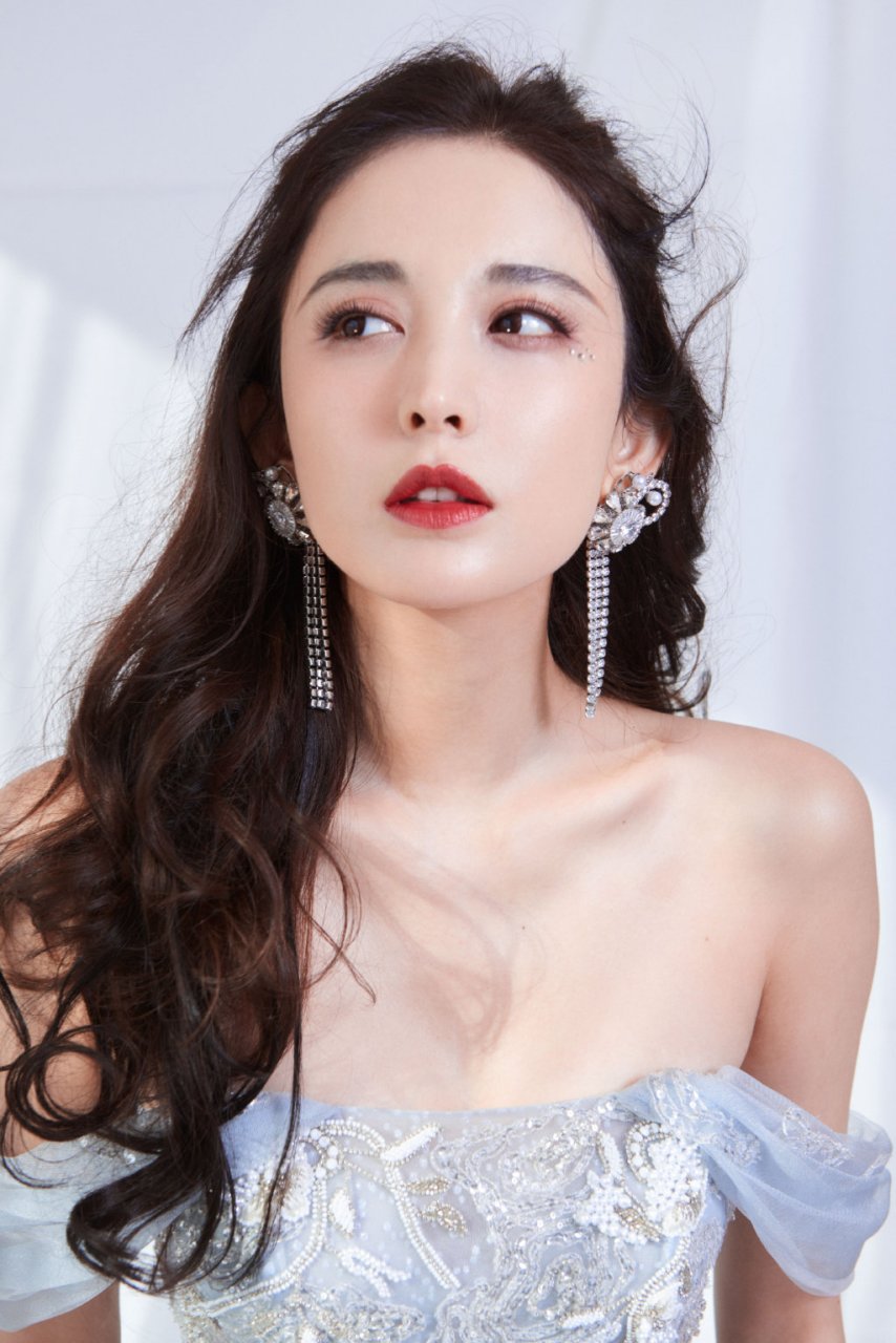 娜扎钻石流苏耳饰,在阳光下闪闪发光