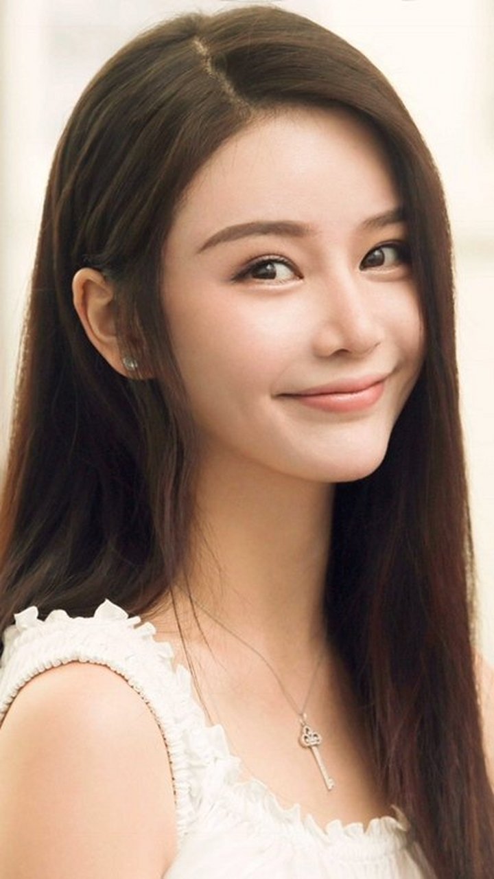 邱意浓精美壁纸:人前性感,人后软萌