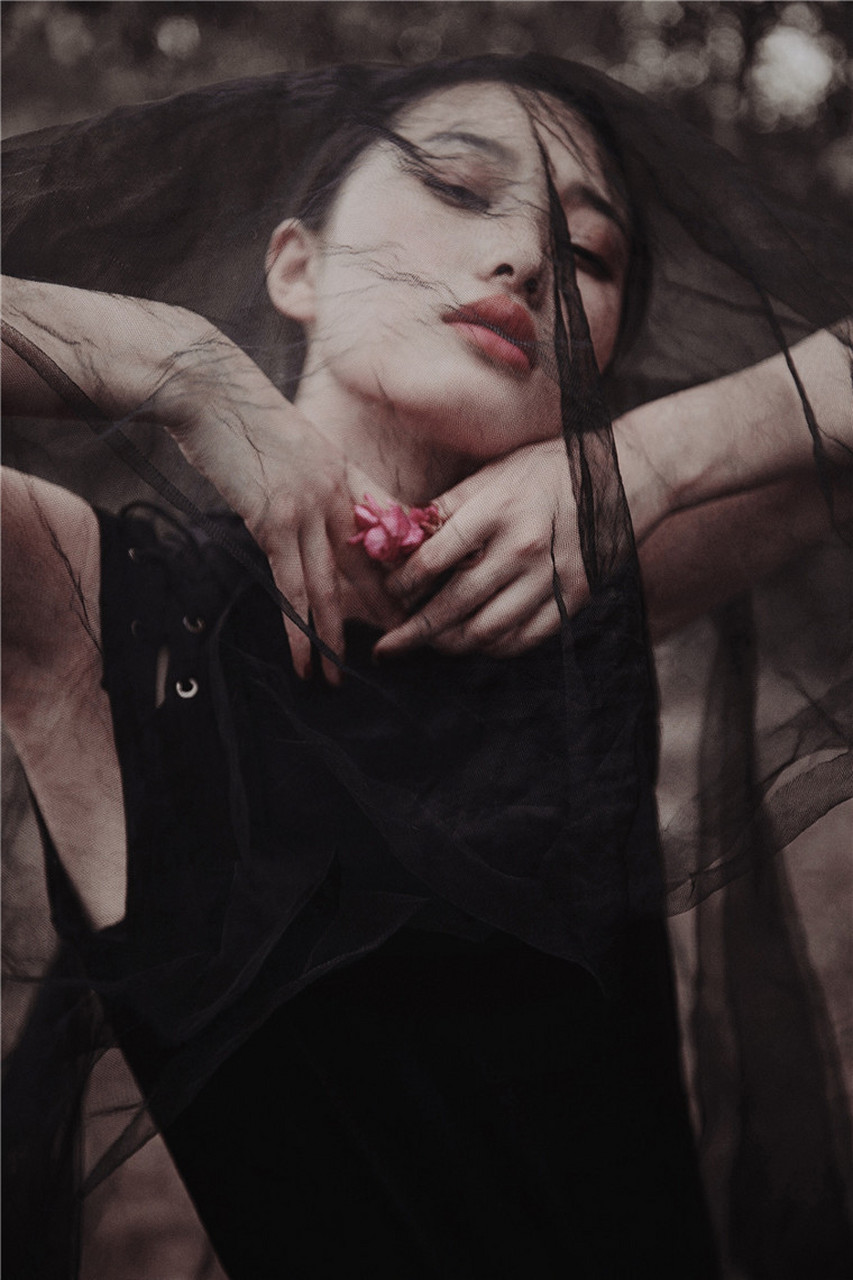 一层黑纱如何能遮挡住你-美女图片网