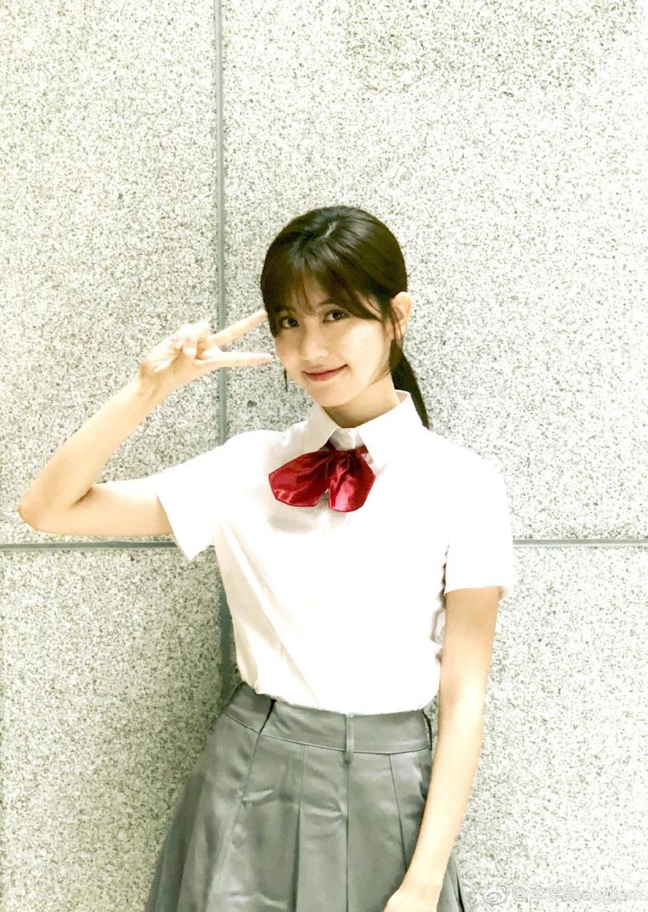 李梦颖校园look清纯甜美请抱走不谢