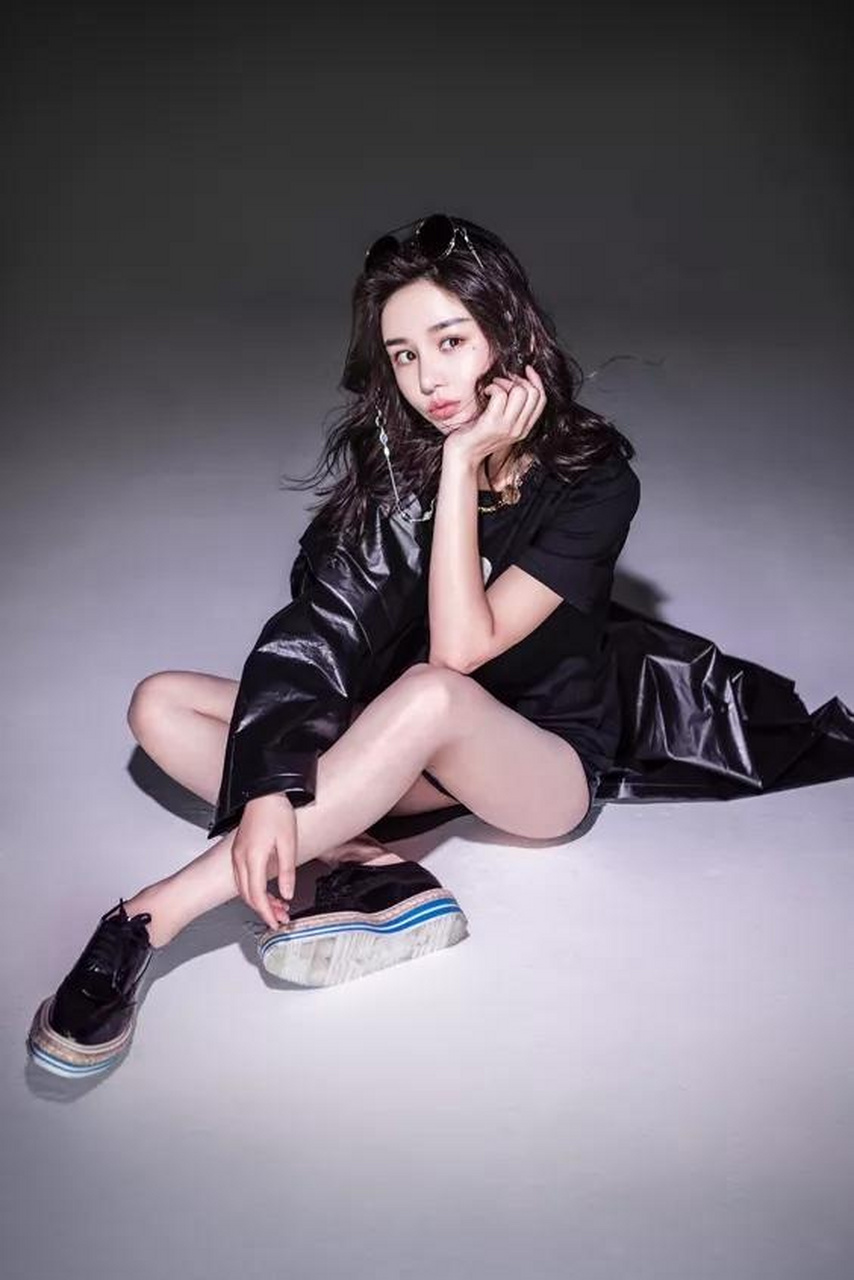 邱意浓黑色小恶魔写真