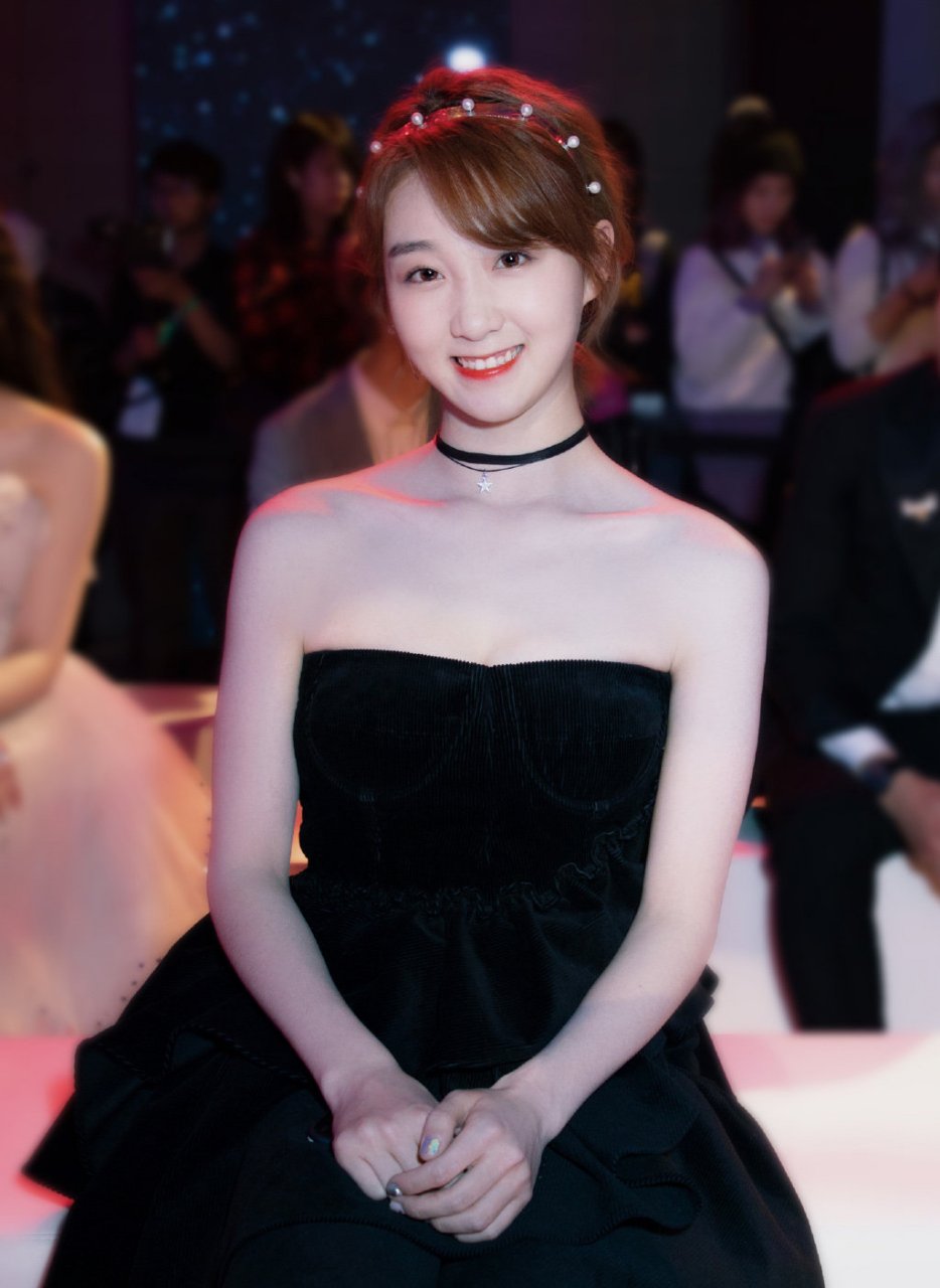 李子璇2018嘉人中国风盛典甜美图集,笑容甜美,迷人气质!