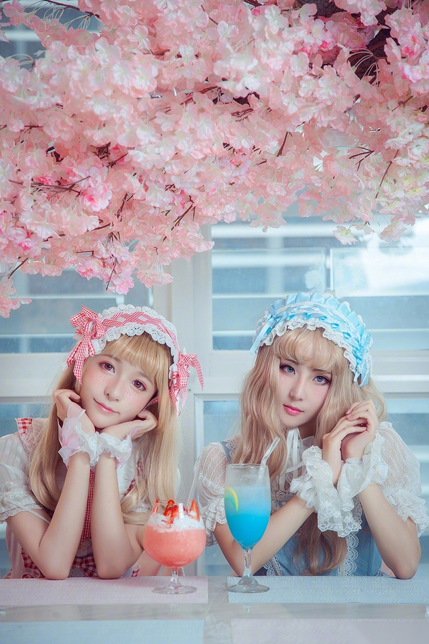 徐娇粉色cos童话里的主角樱花树下甜蜜的午后