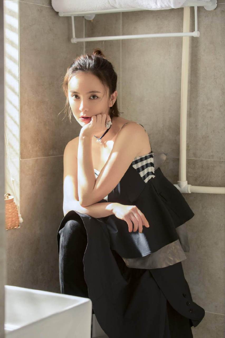 跟着吕佳容学拍照!甜美减龄太少女了