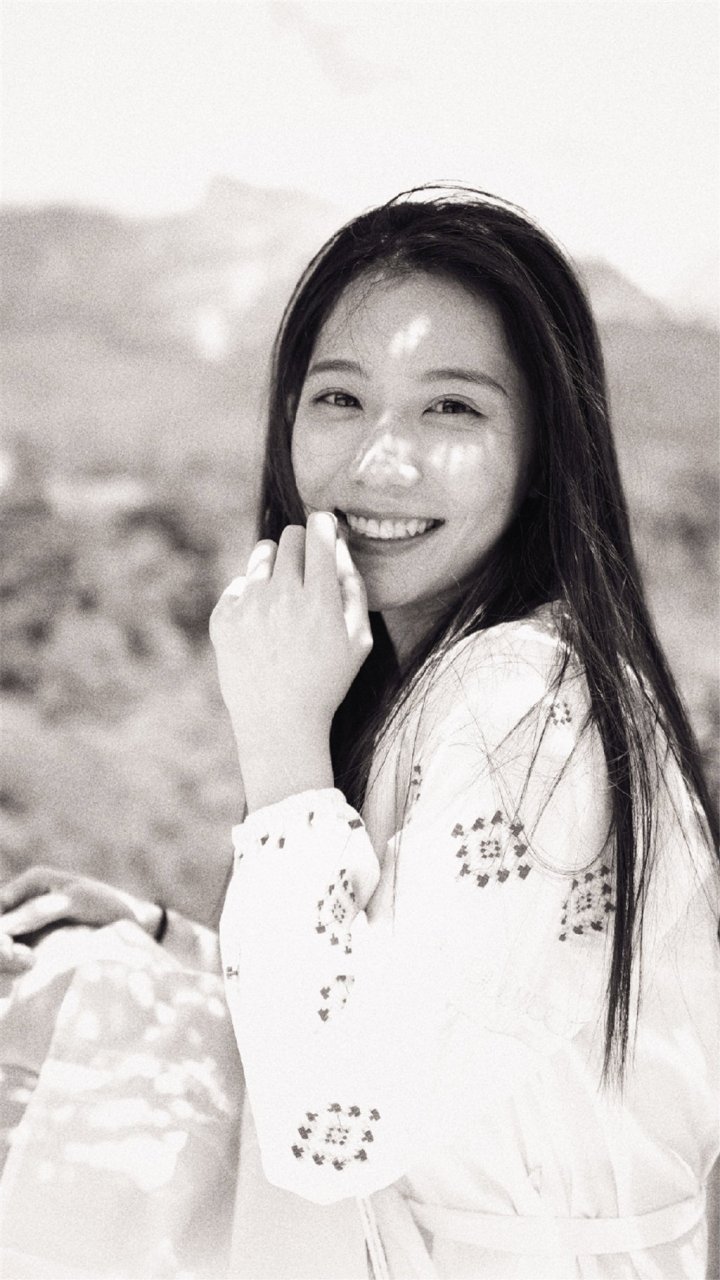 穆乐恩白裙优雅质感写真图片