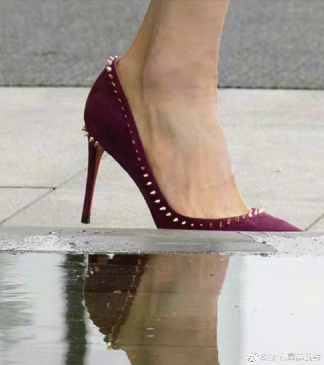 刘涛:紫色铆钉尖头高跟鞋