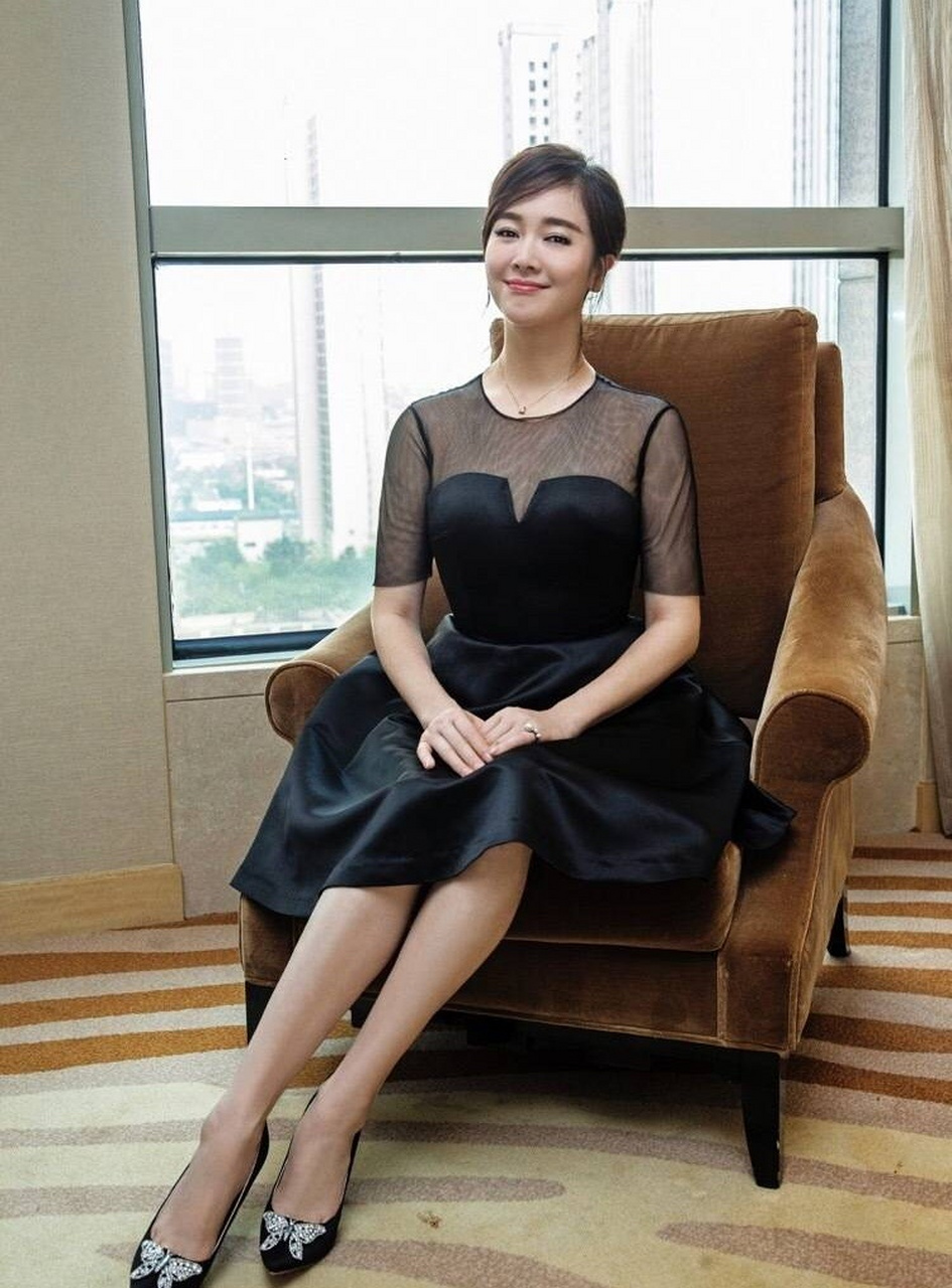 左小青:优雅高贵的时尚,迷人的温柔微笑