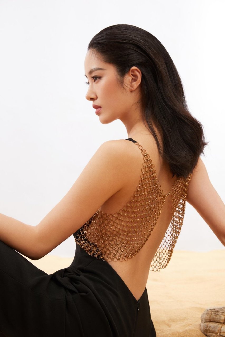 杨采钰冷艳性感写真图片