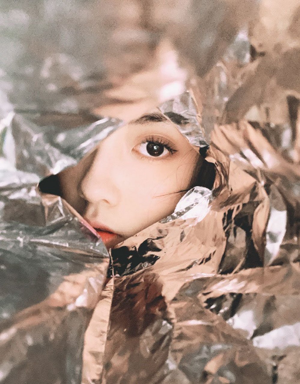 章乐韵最新俏皮自拍头像