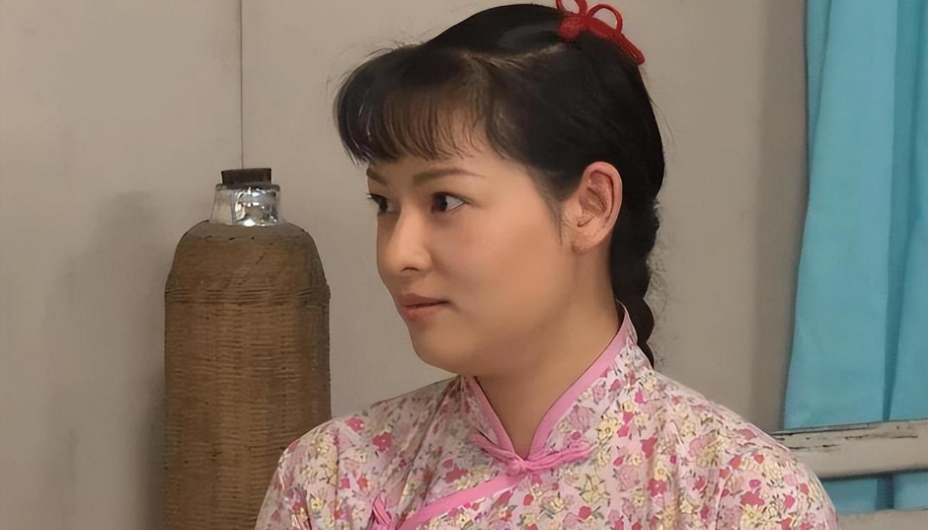 38岁的"发仔记"容晖,戏里他是阿香男友,戏外的老婆原来不是她