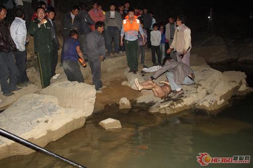 17岁少年刚参加完高考发生悲剧,不幸被鱼网网住,溺水身亡