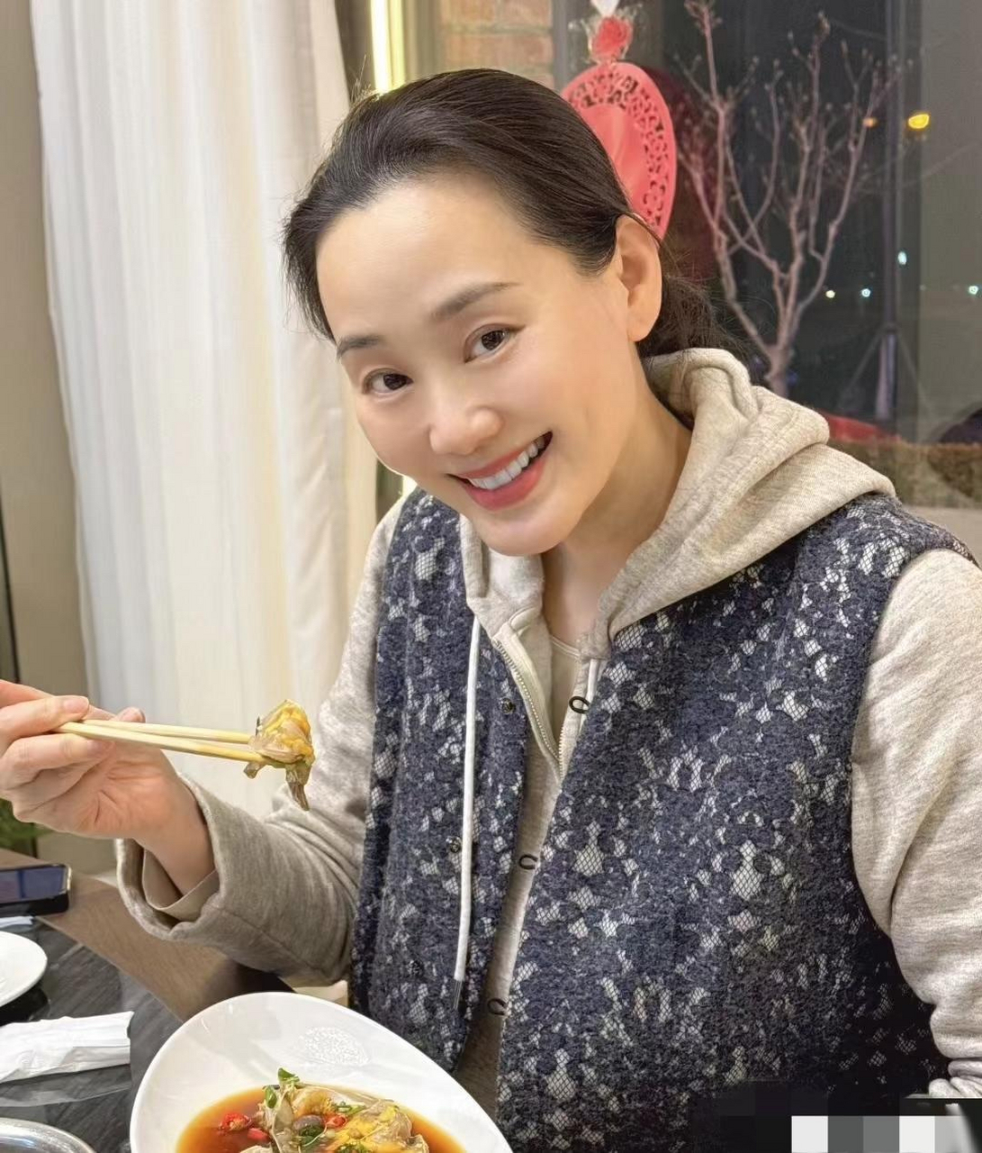 林依轮的老婆,长得很漂亮. 网友说有点像许晴.  图网侵删