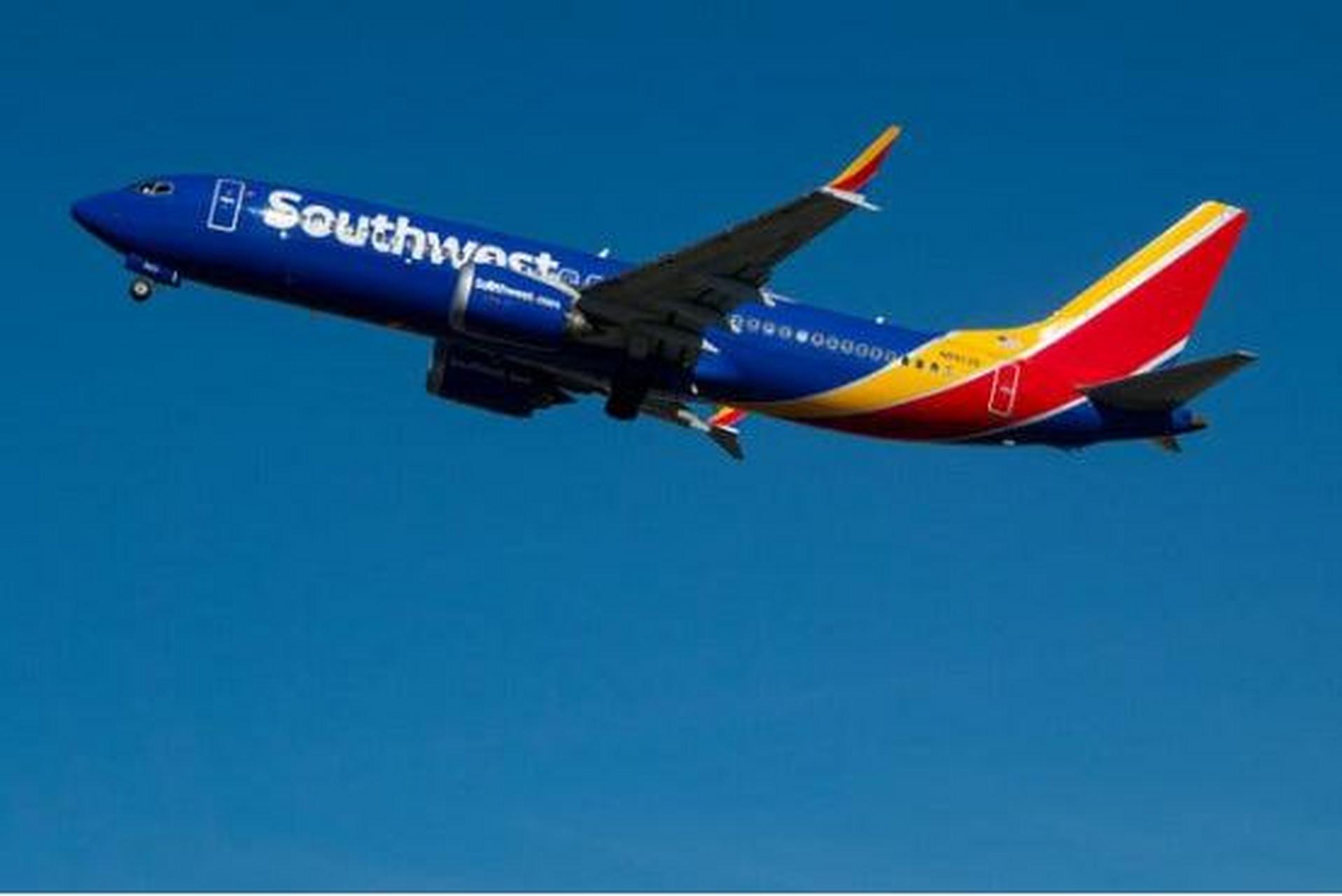 美联社6月15日报道,美国西南航空公司一架波音737_8型客机于5月25日从