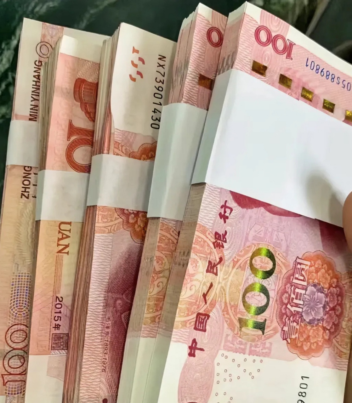 我在街上捡到一个钱包,里面有5000块钱和一张写满字的纸条.