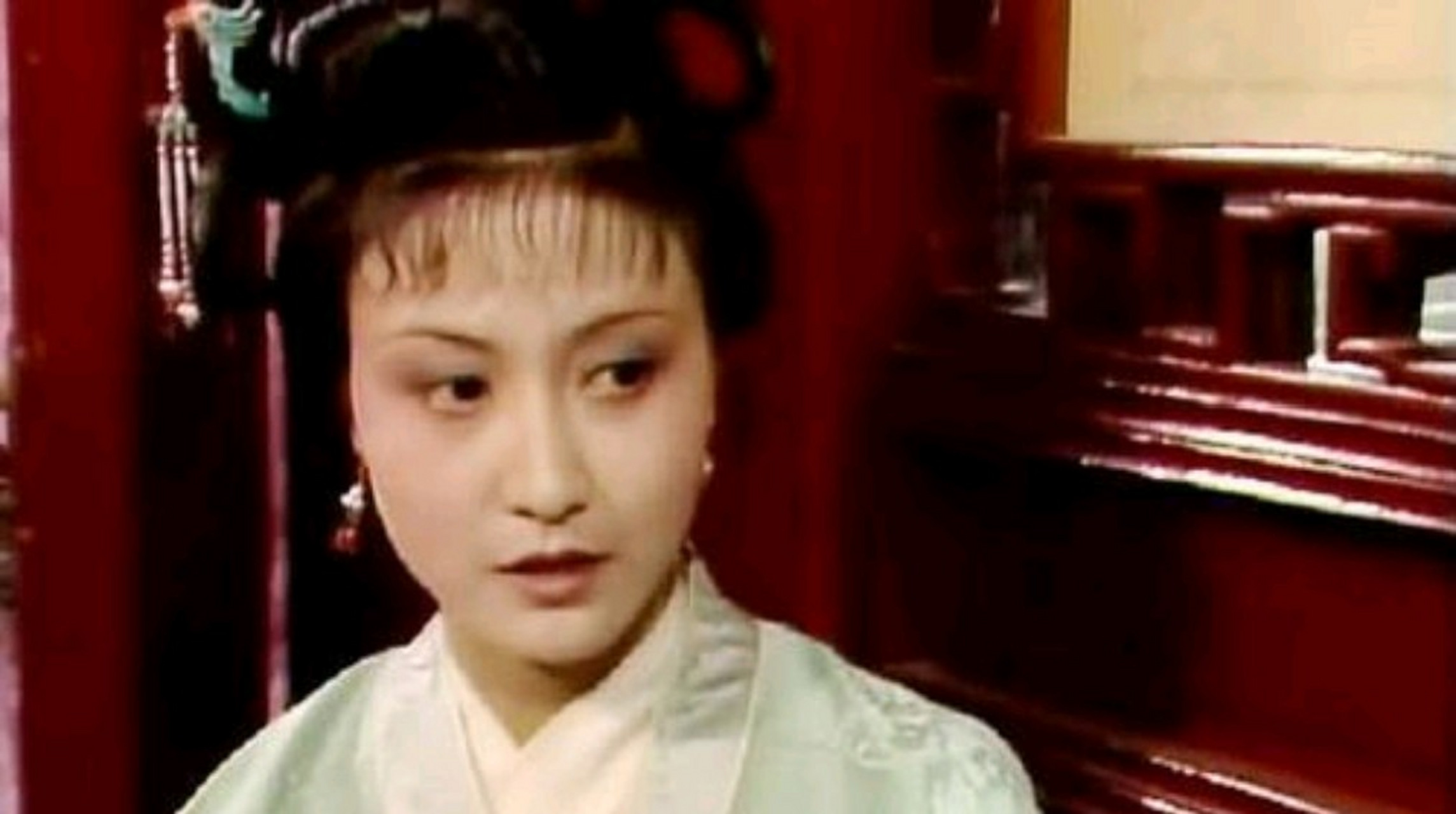 在抄检大观园前,孙绍祖派官媒婆来提亲,王熙凤都不稀罕搭理她.