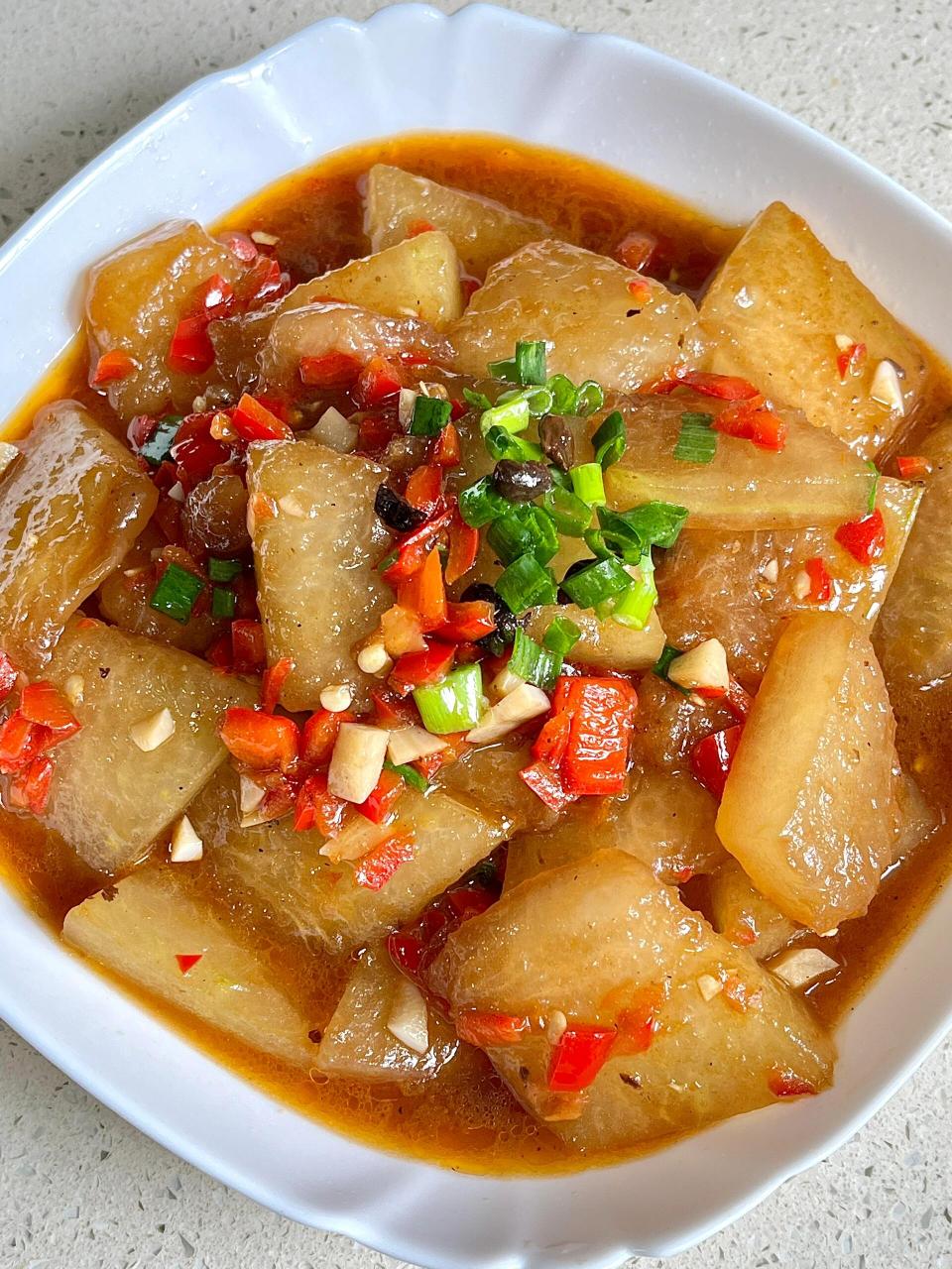给肉都不换的红烧冬瓜|||冬瓜做好了比肉还好吃,你们一定要试试这个
