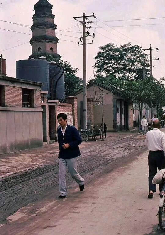 80年代初陕西西安珍贵的老照片,虽然时光流逝,但每次翻看到这些照片时