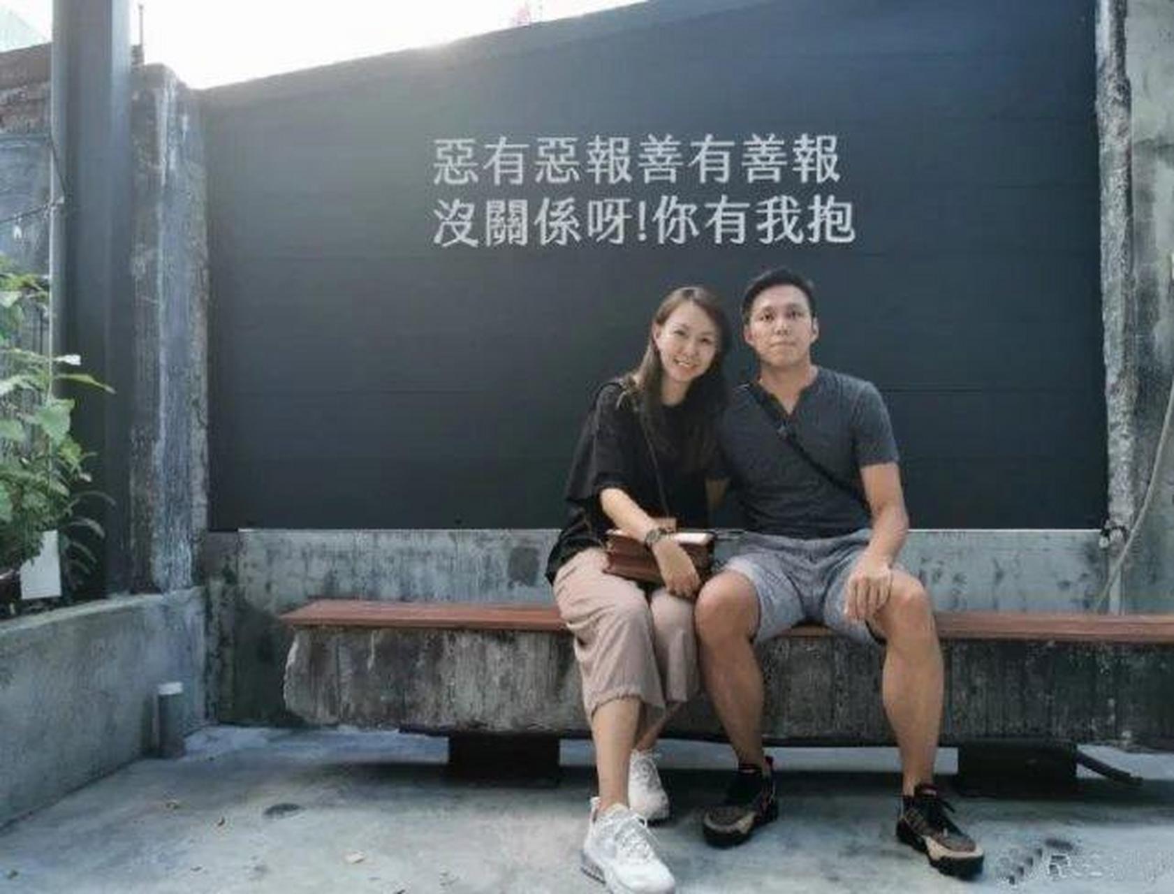 卓依婷的老公是谁图片