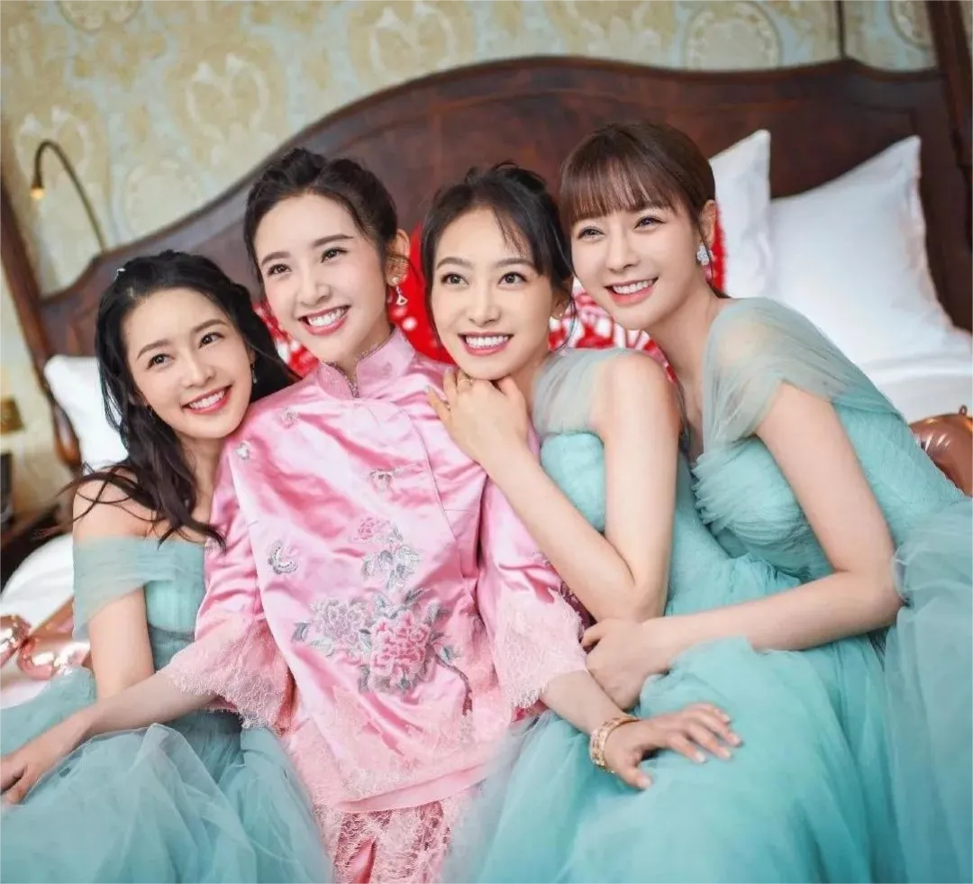 记得当初她结婚伴娘团只有宋茜,李沁,沈梦辰还被嘲