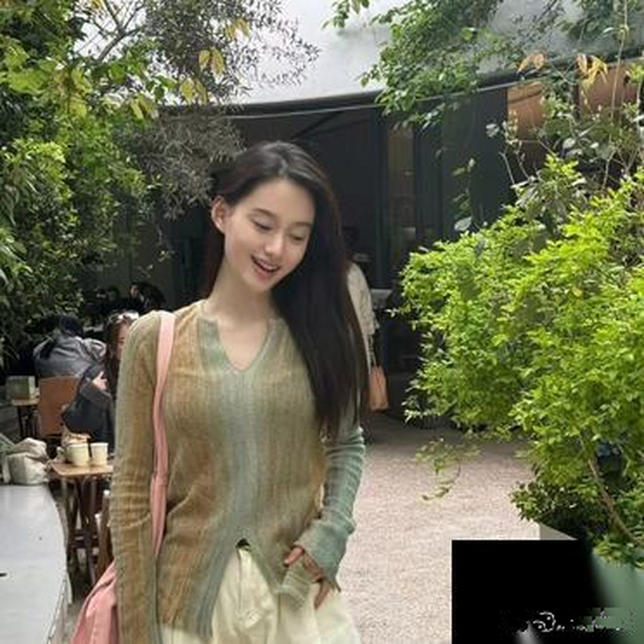 《城中之城》里的女主演夏梦,长的很漂亮