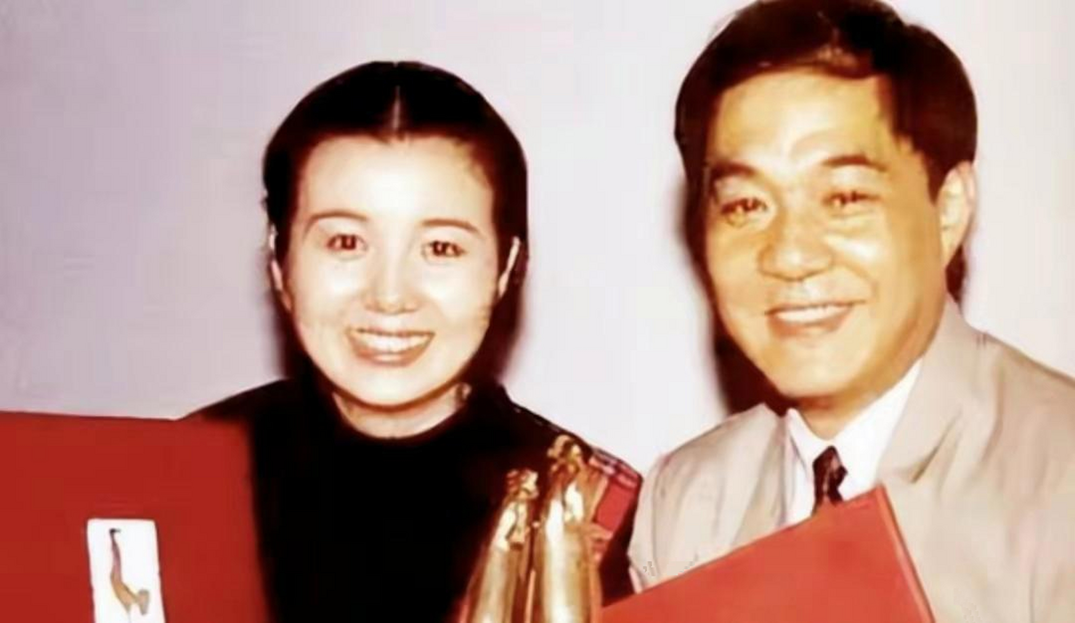 演员郑卫莉的两任丈夫.