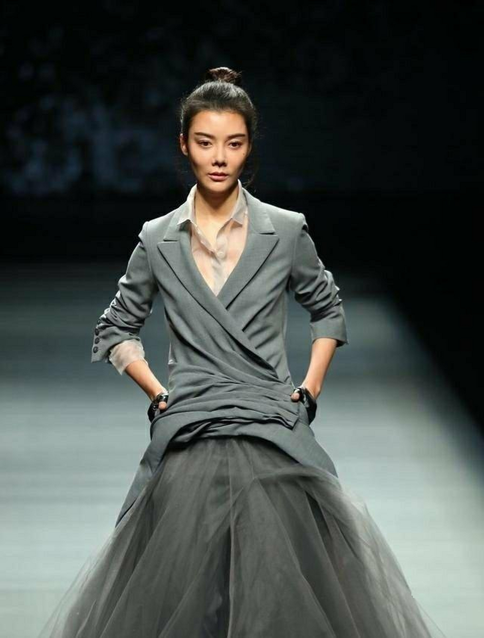 《完美关系》车晓"竹竿身材"