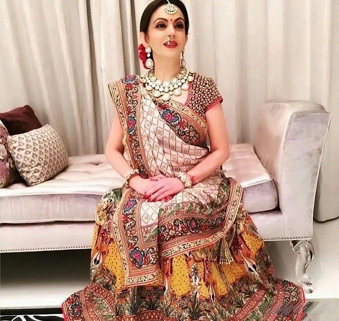 被印度首富老婆戴的珠宝震撼到了