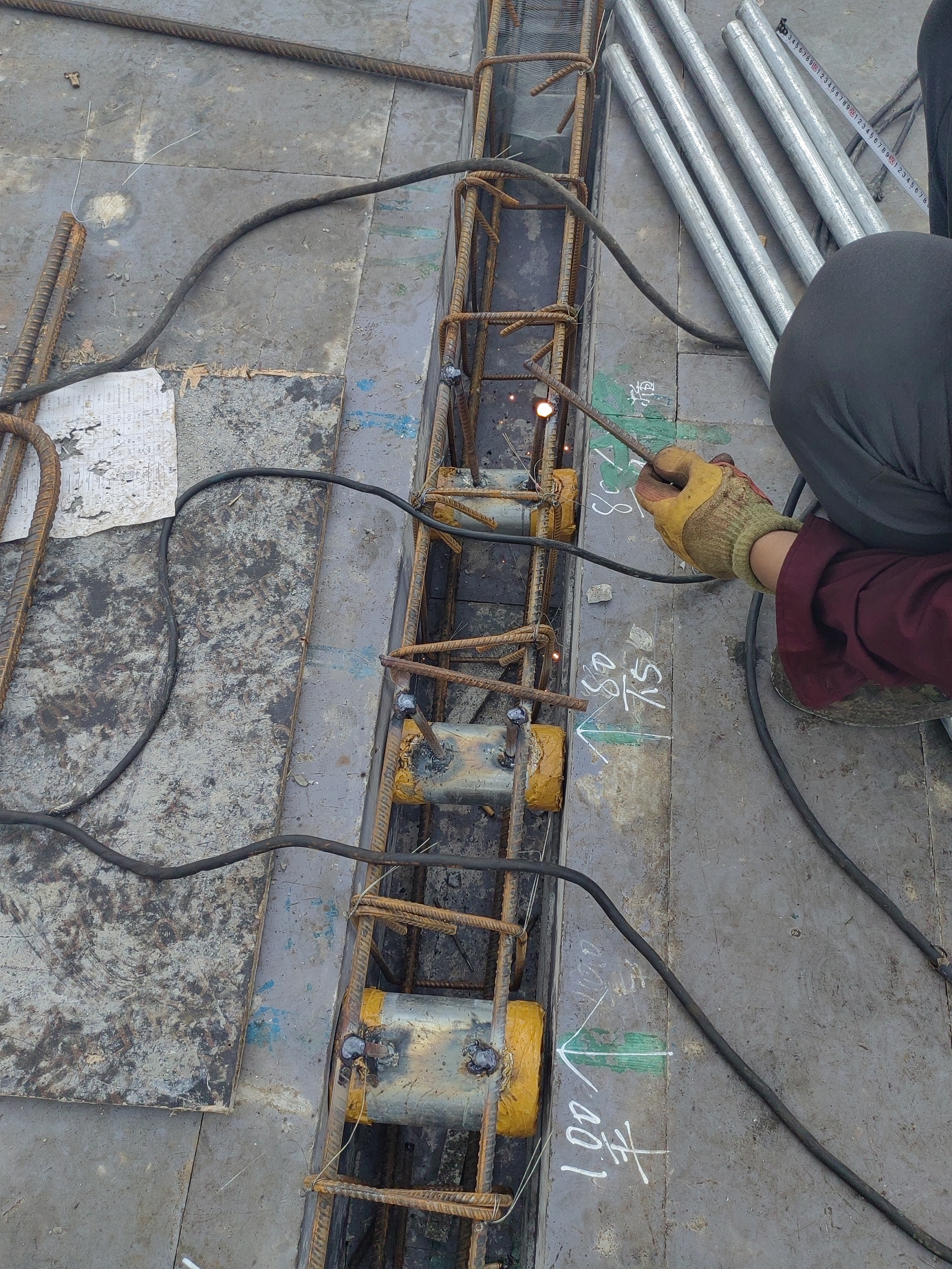 随便在梁受力筋烧焊没影响吗?