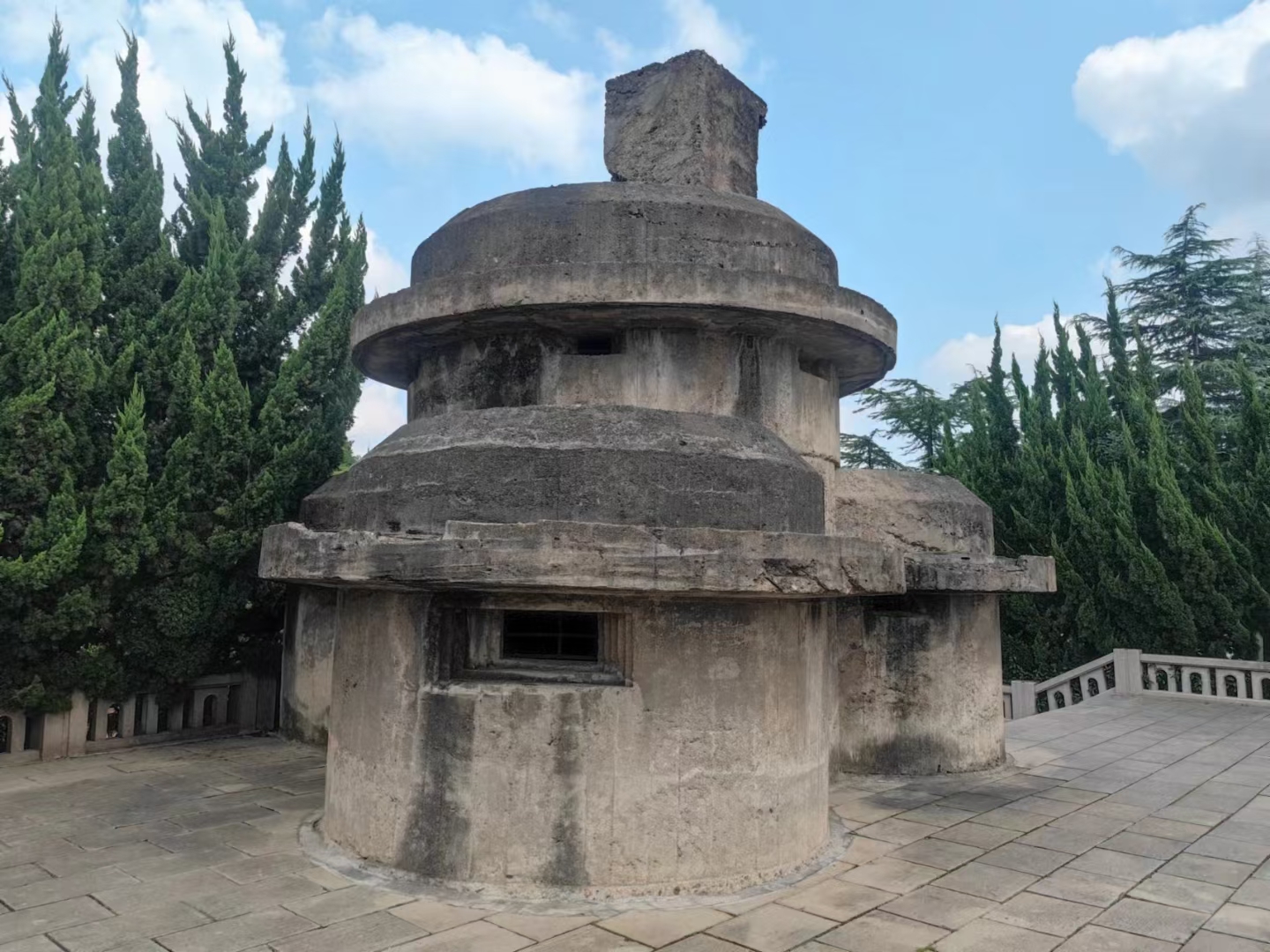 上海碉堡群中的六座子母堡,图1:上海漕宝路七号桥碉堡,图2:上海漕河泾