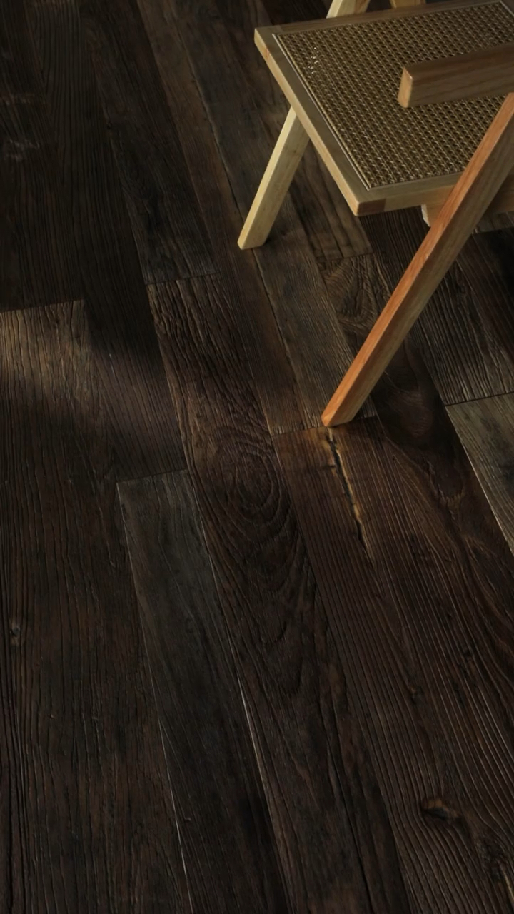 老味十足的旧木地板 尽显侘寂风美感 风化老榆木材质