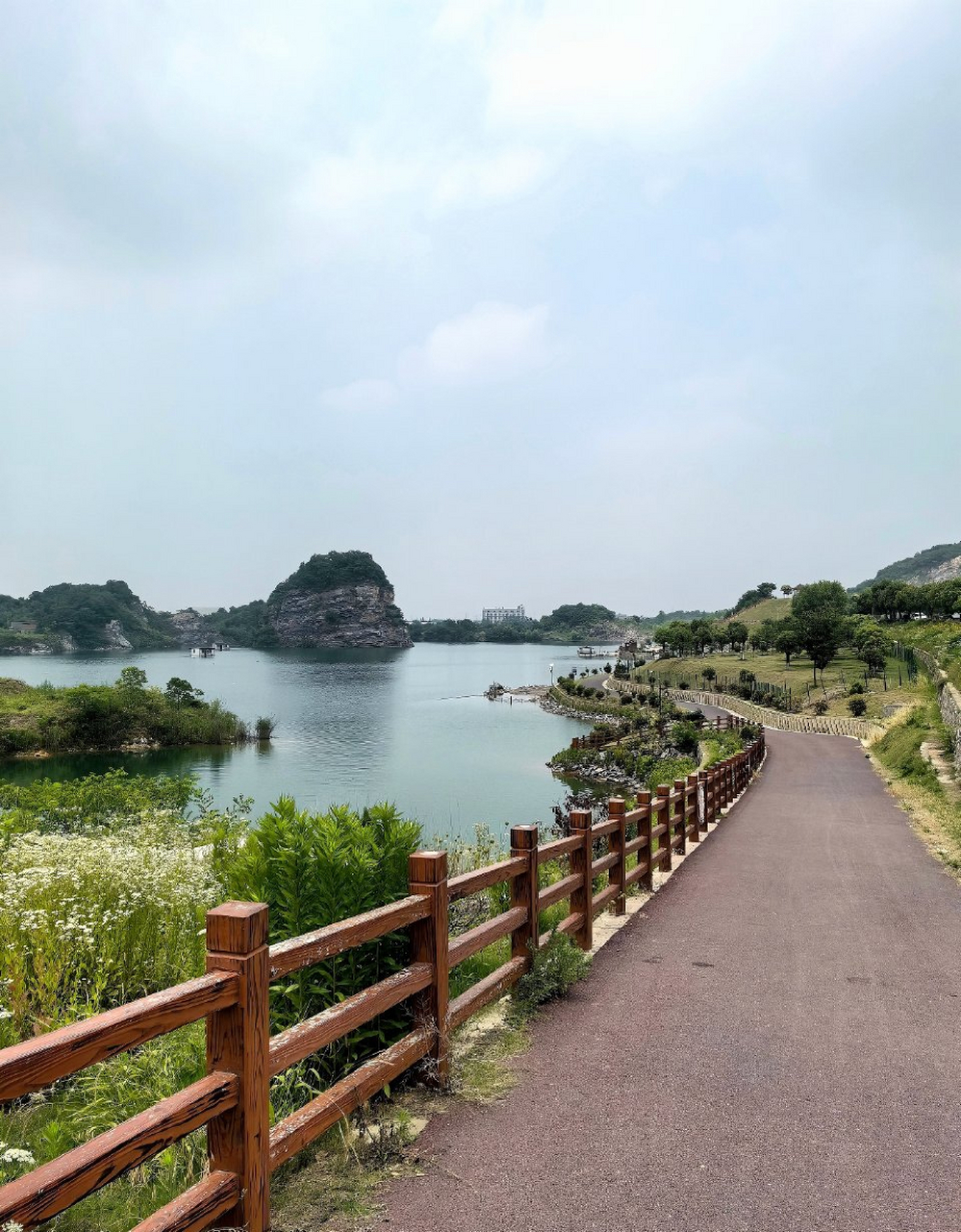 既然去不了诗和远方,那就去丹阳的七峰山走走.