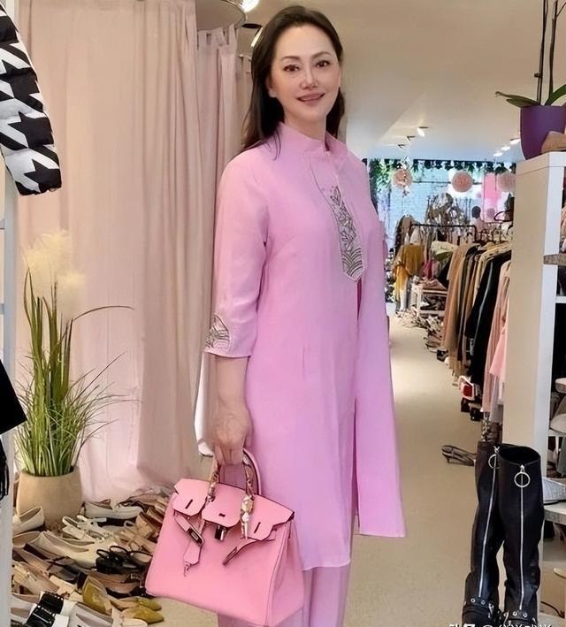 大宋佳:前夫比她大21岁,46岁生二娃,55岁再婚嫁比利时富商