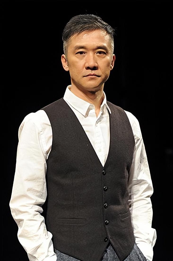 回顾何音:与黄志忠结婚13年生有一子,离婚后嫁小9岁老公,幸福美满