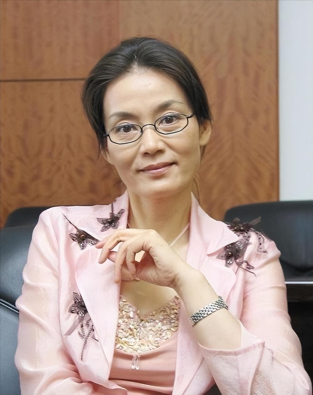 回顾国家一级演员潘虹:24岁嫁人,28岁爆红,68岁未婚无儿无女