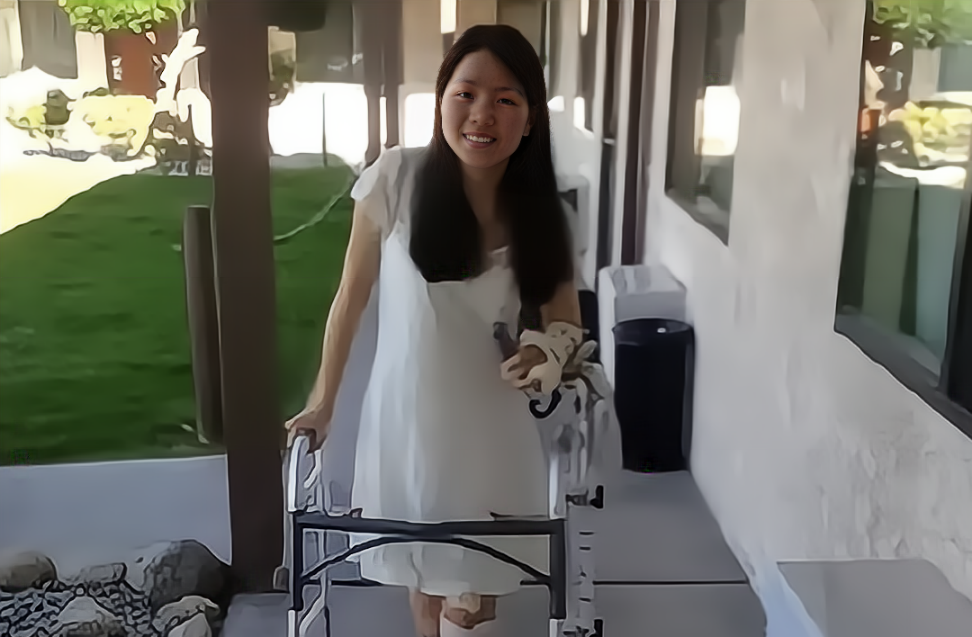 上,一个叫史密斯的人,以70英里的车速,从后方撞上了舒炜夫妇的双人车