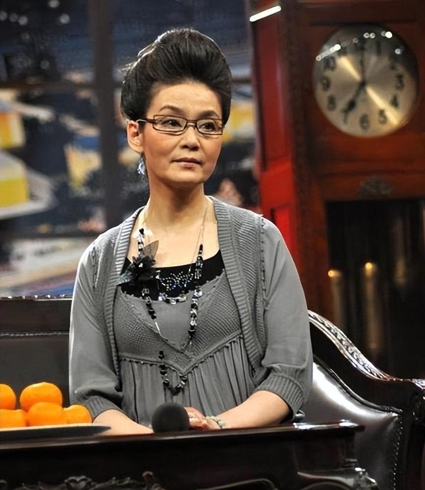 回顾国家一级演员潘虹:24岁嫁人,28岁爆红,68岁未婚无