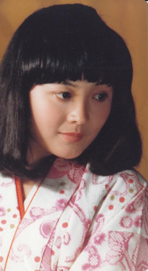 回顾双料影后娜仁花:13岁初入影坛,40岁嫁给导演宁才,42高龄产子