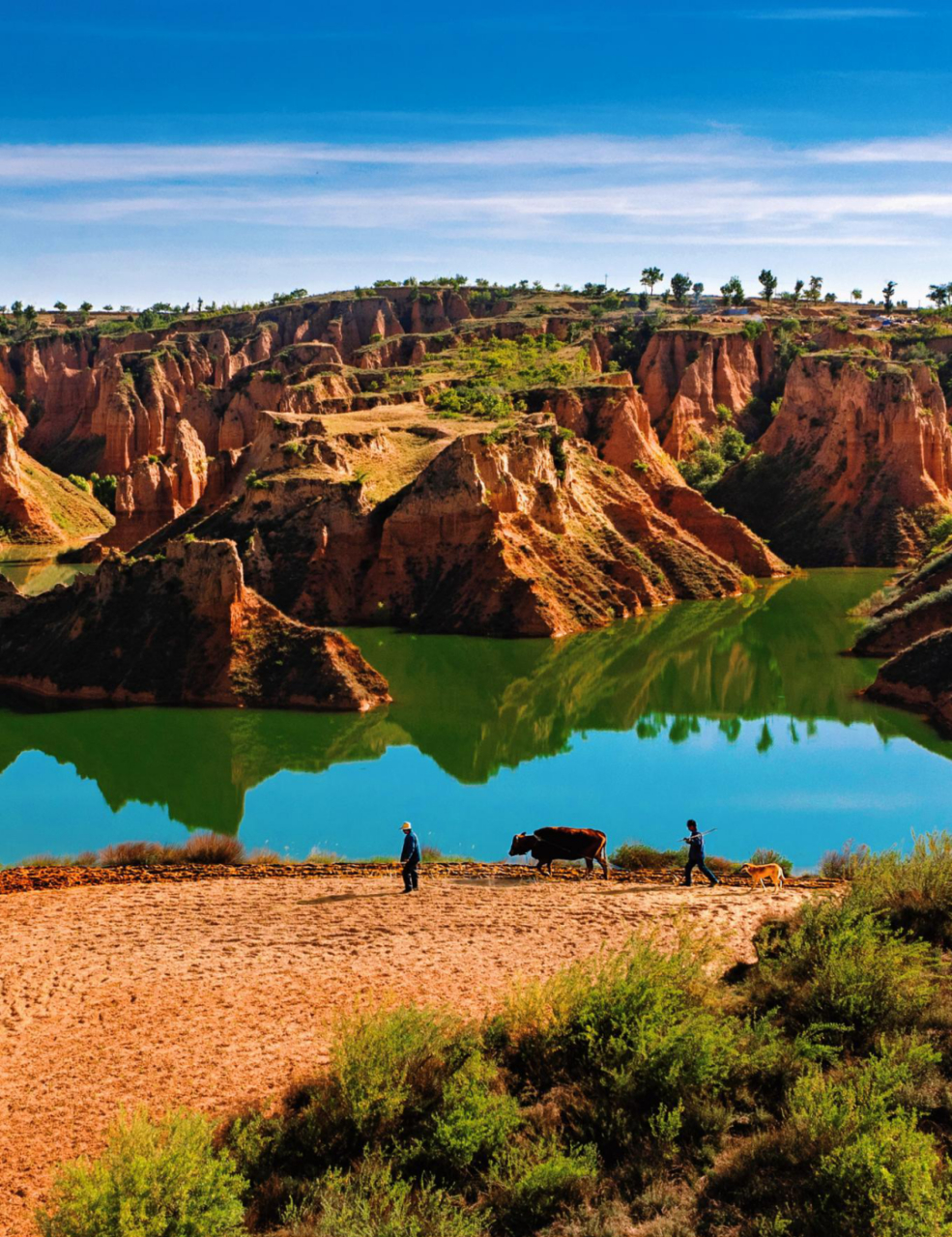 麻黄梁黄土地质公园位于陕西省榆林市城区东35公里处,地处毛乌素沙漠