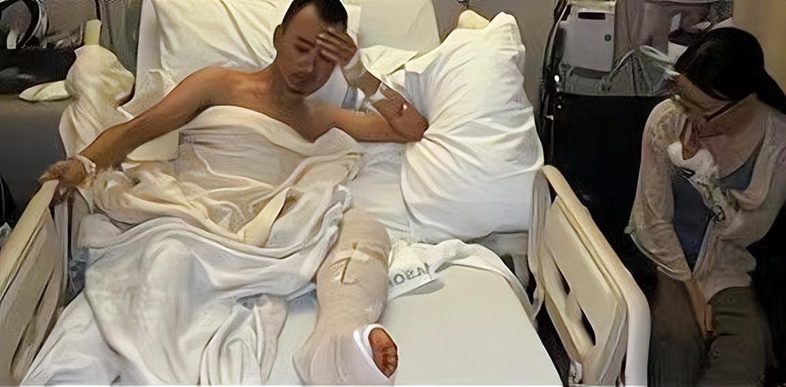 04王思经过几次手术后,虽然行动不太方便,但身体已无大碍,医