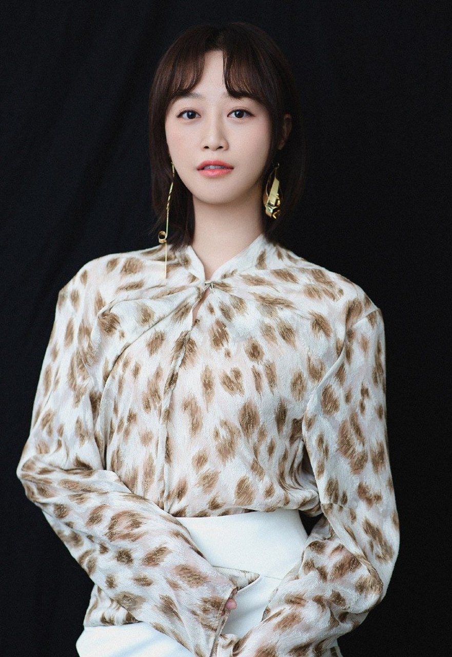 蓝盈莹,短发温婉气质