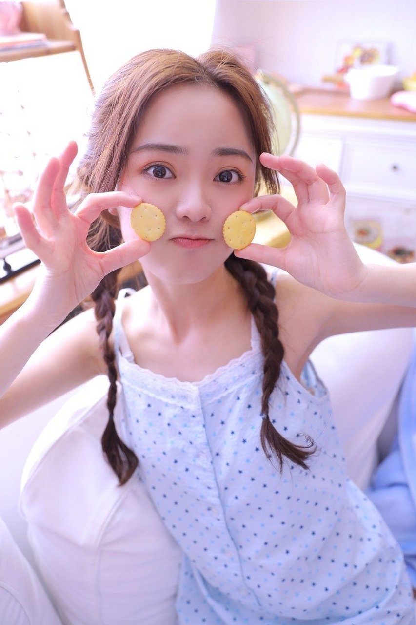 碎花吊带裙氧气少女阳光甜美小清新养眼写真
