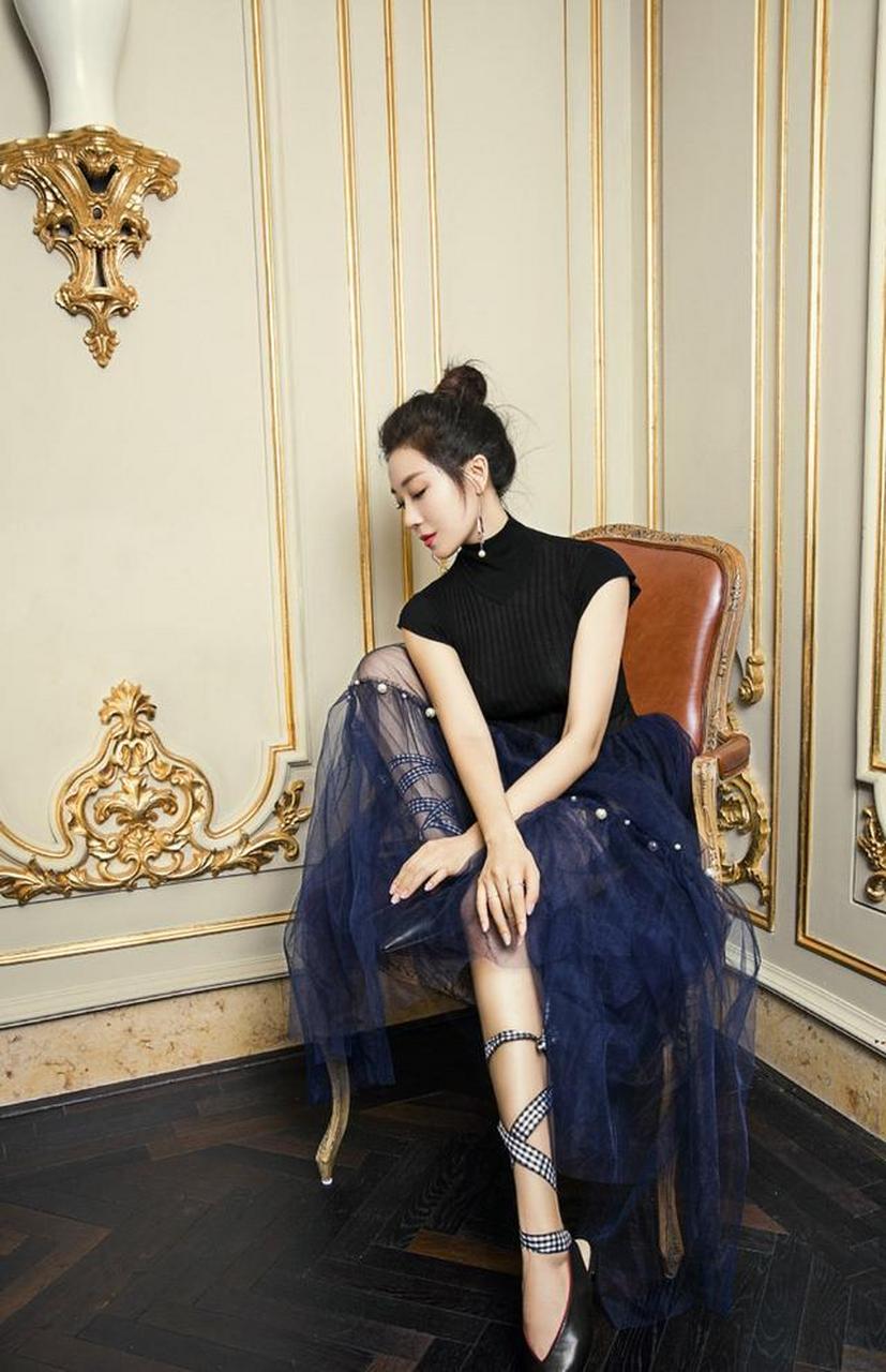 菅纫姿性感美艳,轻熟动人