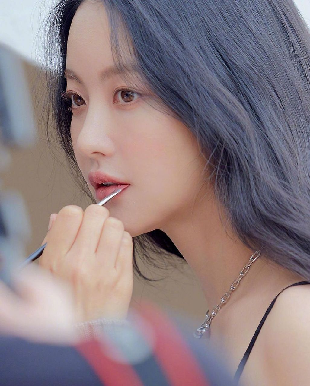 女生头像:吴涟序