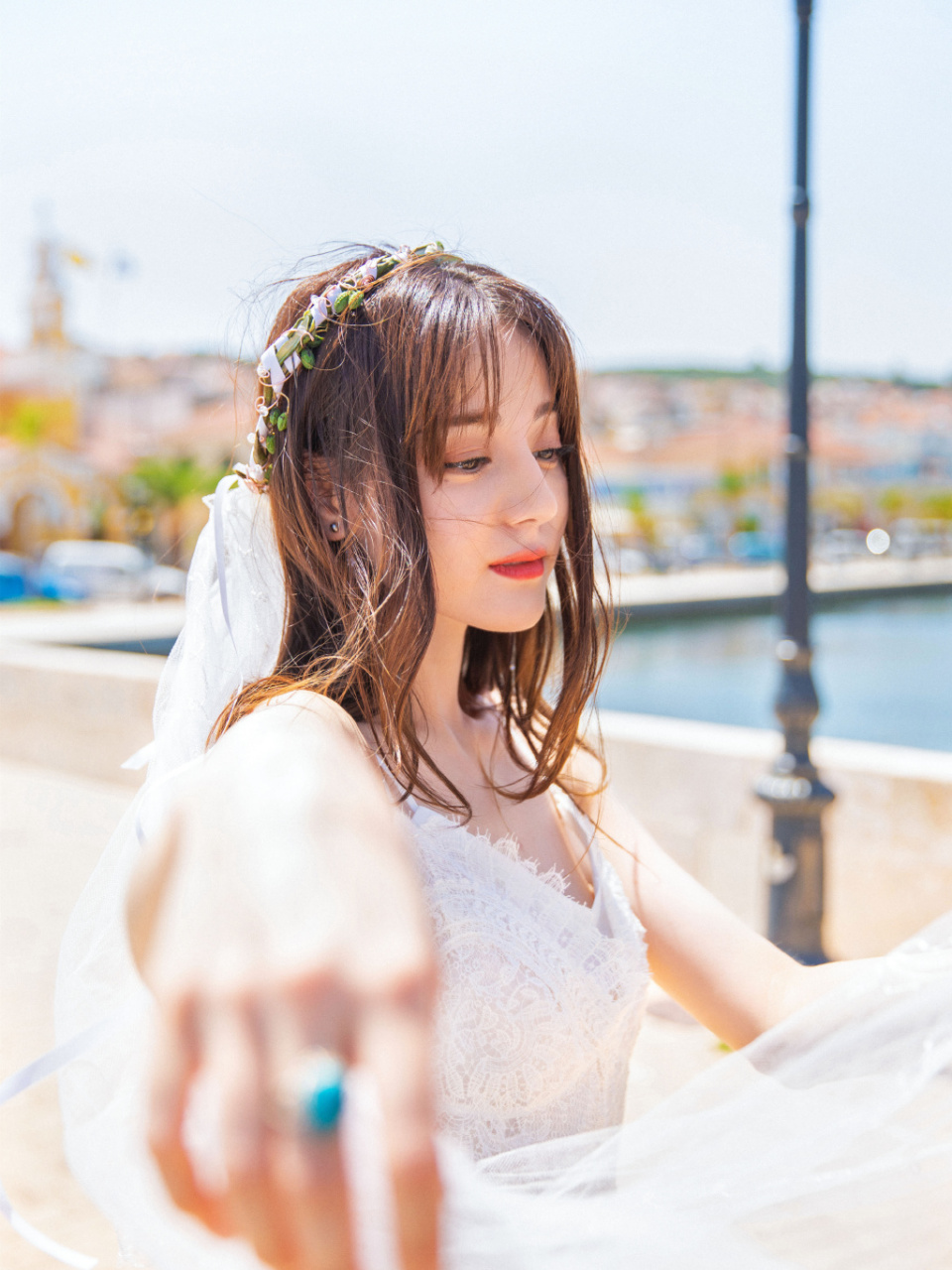 迪丽热巴的希腊婚纱之旅,高清美照如梦似幻,浪漫且唯美.