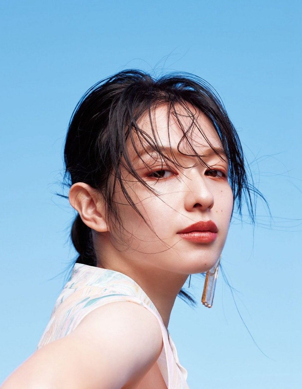 森绘梨佳2020年春季画报,高级又美貌的颜霸脸,足以驾驭任何妆容