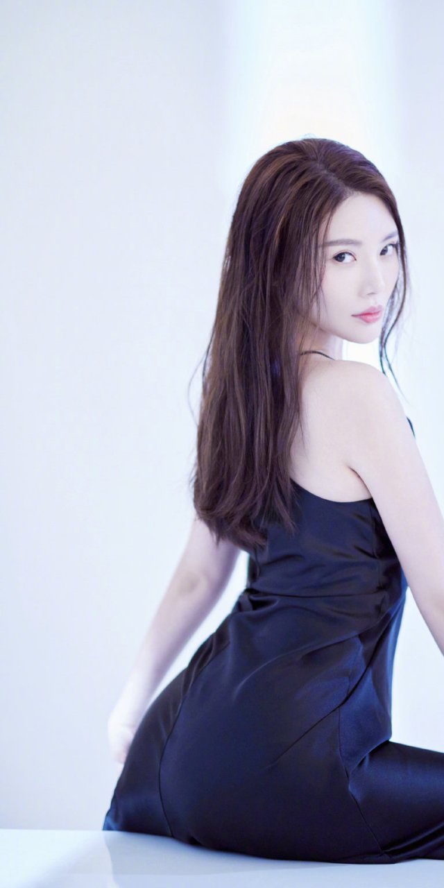 明星壁纸:徐冬冬,黑色魅力