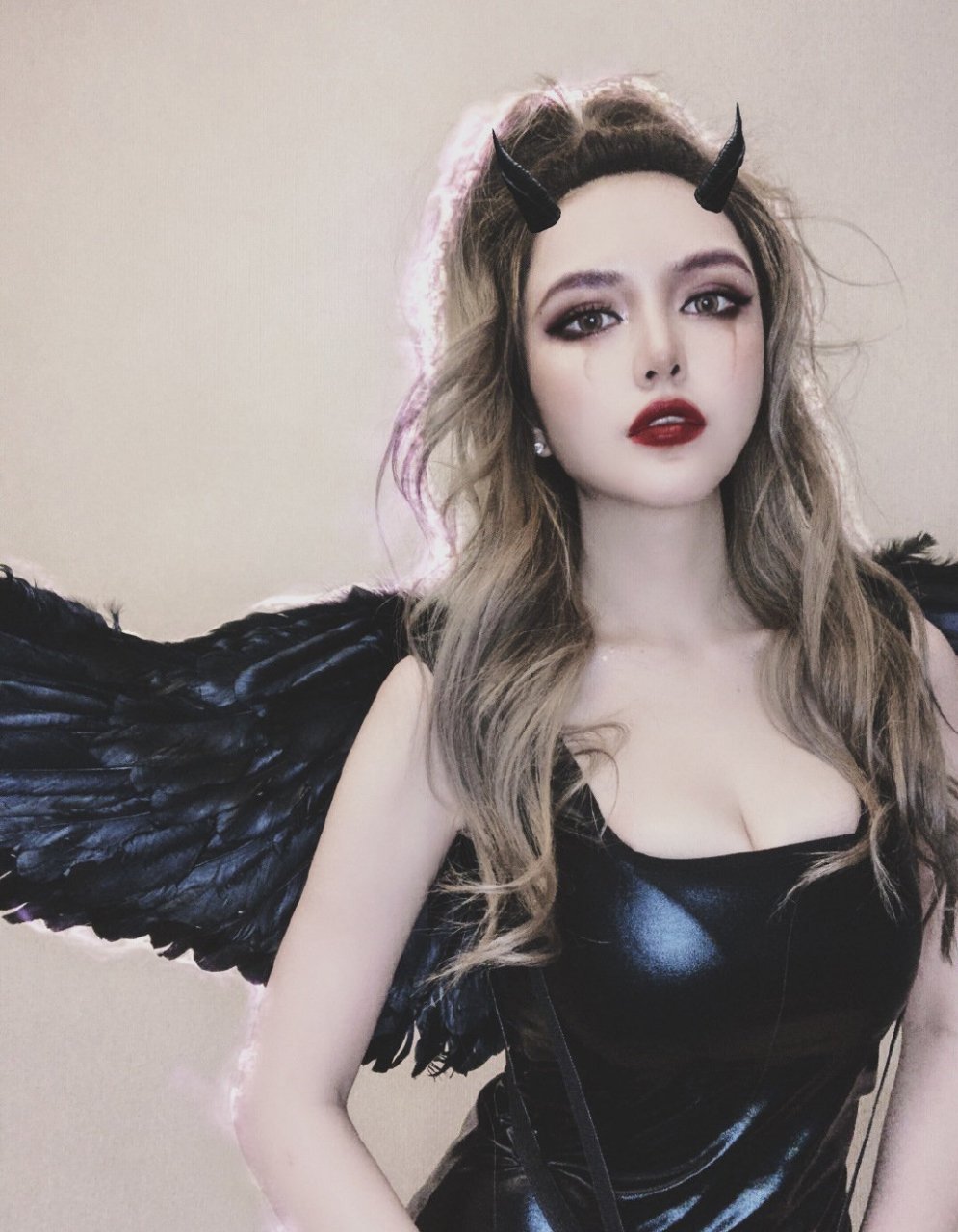 周扬青清冷魅惑妆容cos写真