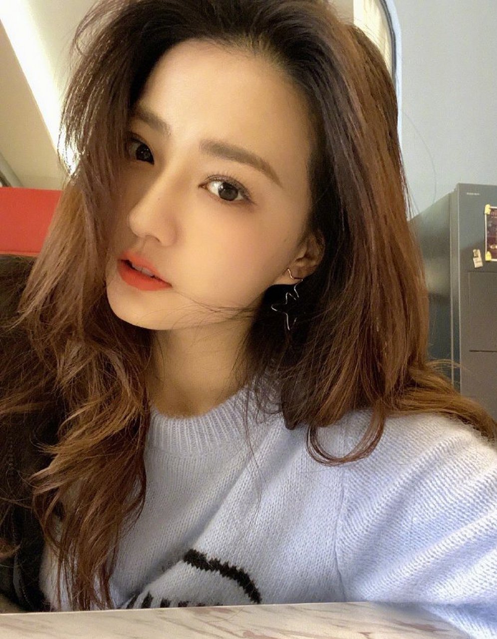 徐璐甜美气质自拍照