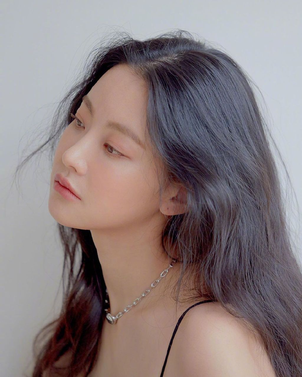 女生头像:吴涟序