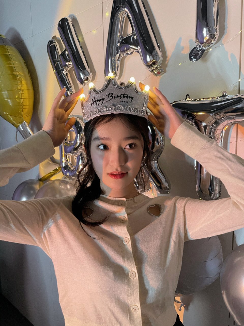 柴蔚,圣诞自拍,七彩毛衣,温柔甜美,满满圣诞氛围.